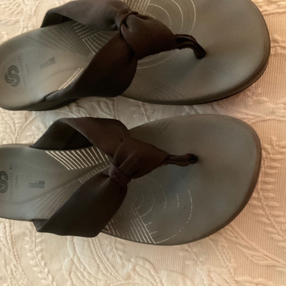 Cloud, steppers by Clark wedge thong shoe slightly worn size 9 black